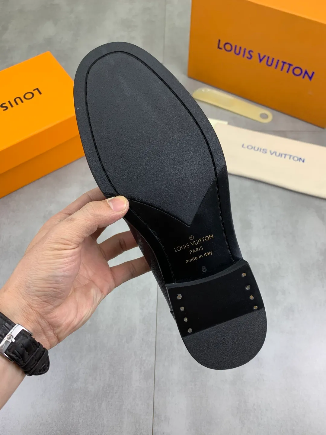Men's men's shoes 💰P520 New style 💶[LOUIS VUITTON] Water-dyed Niuli Original order New style 🍀LV Louis Vuitton *——Top version of LV classic leather shoes! Made of imported original calfskin, original leather side strips and wear-resistant high-end rubber outsole! High quality products! Color: Black optional Size: 39-44 (45 customized)